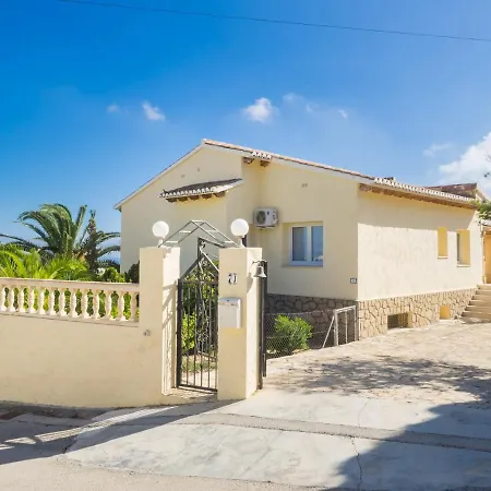 Villa Cucarres *