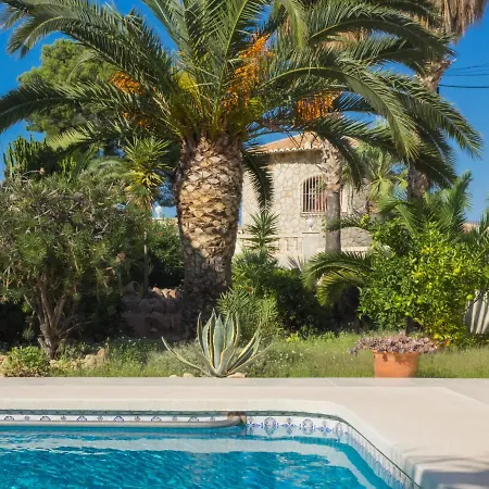 Villa Cucarres