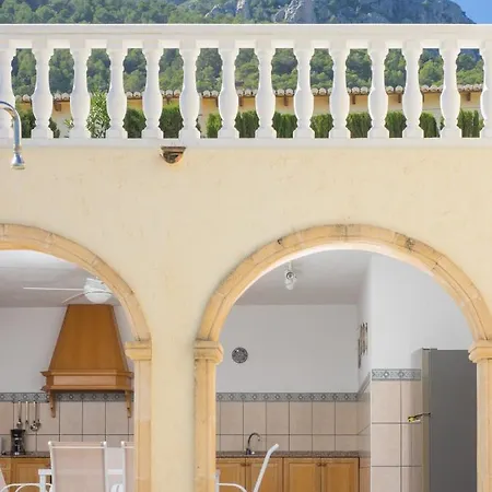 Villa Cucarres *